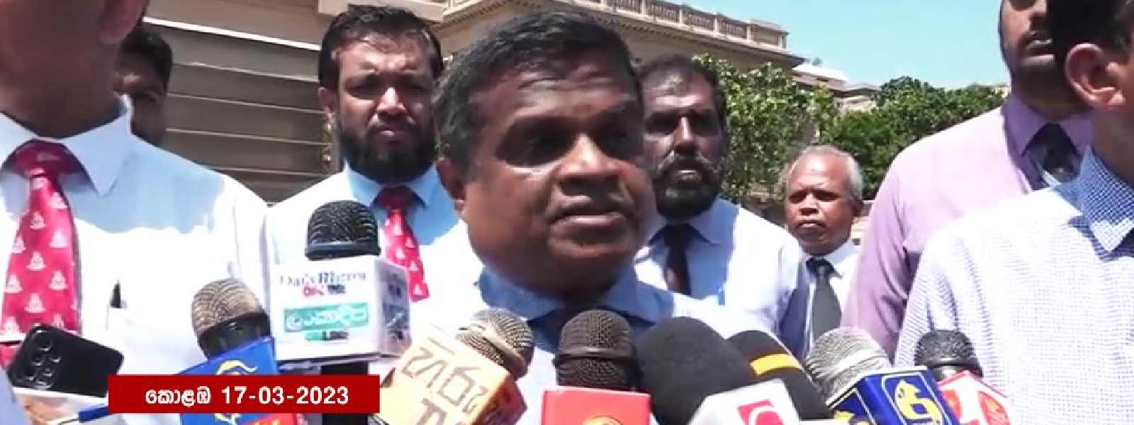 නව වැනි දිනටත් සරසවි ඇඳුරන් වර්ජනයේ...